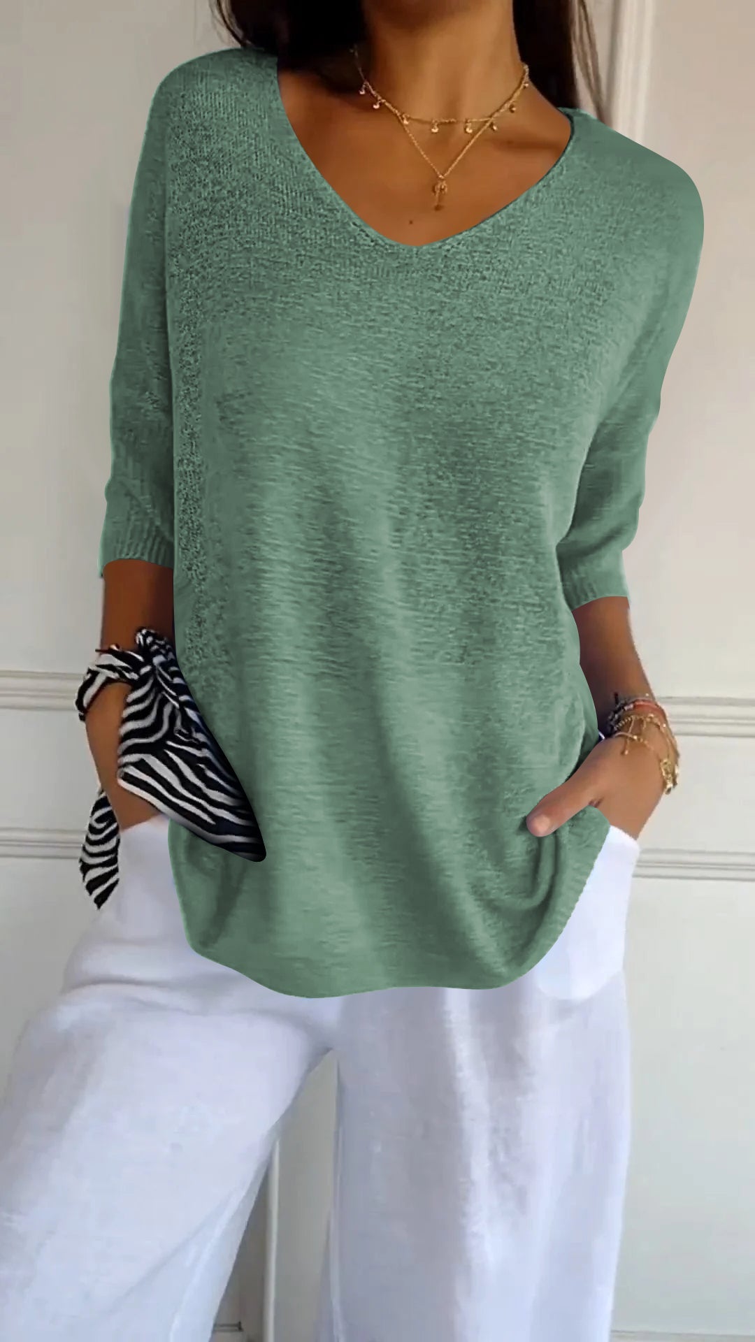 ALYSSA – RELAXED V-NECK TEE