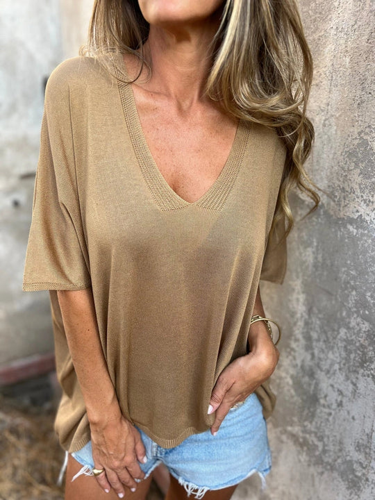 EMILIA – RELAXED EVERYDAY V-NECK TOP