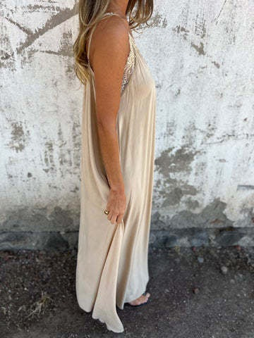 ESTELLE – MODERN FEMININE DRESS