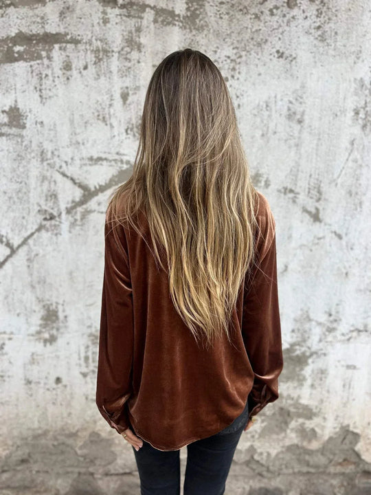 ELISE – CLASSIC BUTTON-UP BLOUSE